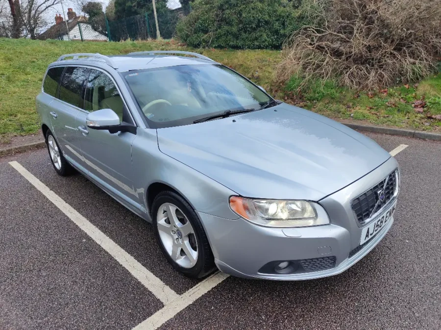 AJ58 ENM Volvo V70 SE Lux Estate