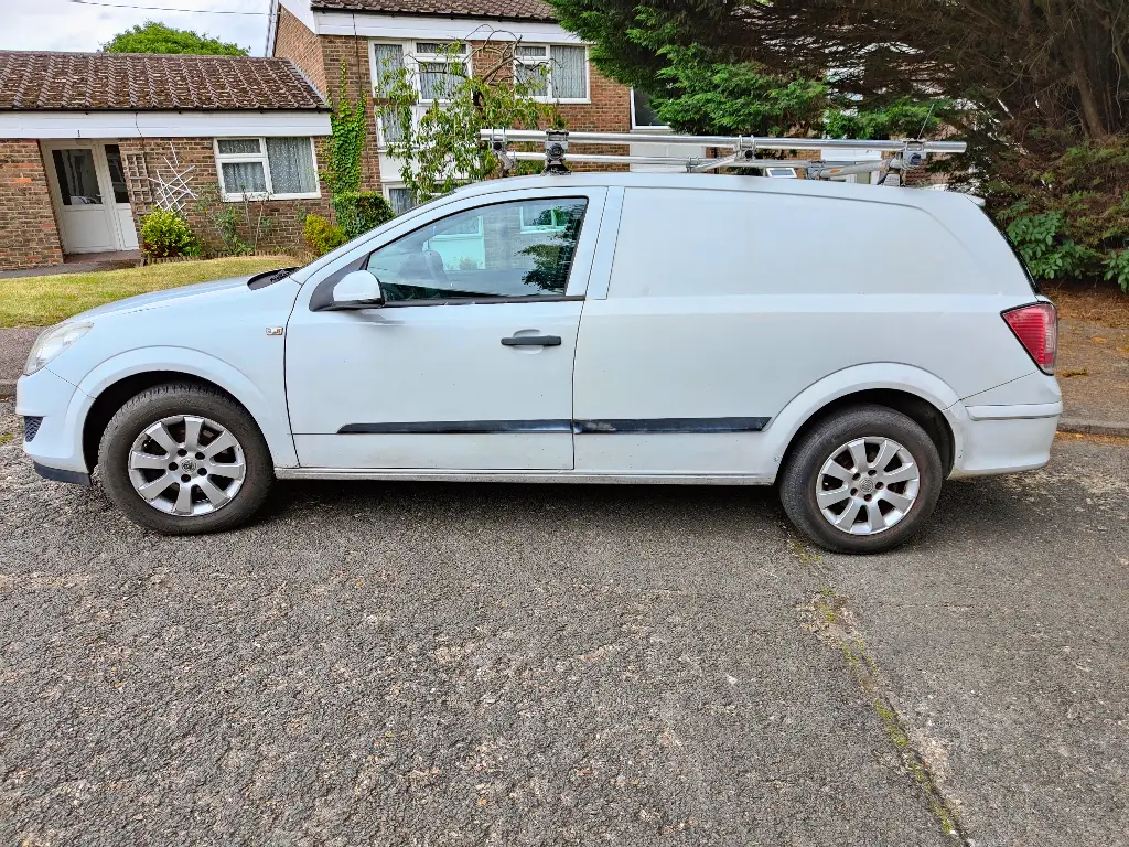 BK08 YLY Vauxhall Astra Van