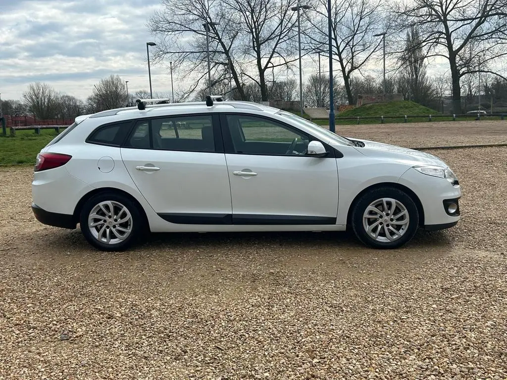 FY13 OCZ Renault Megane