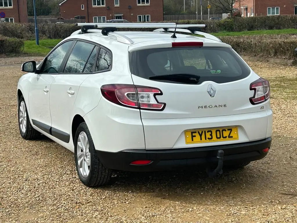 FY13 OCZ Renault Megane