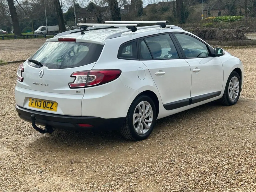 FY13 OCZ Renault Megane