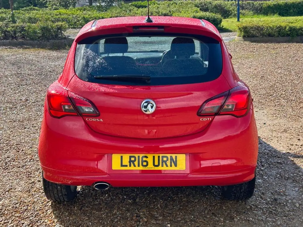 LR16 URN Vauxhall Corsa