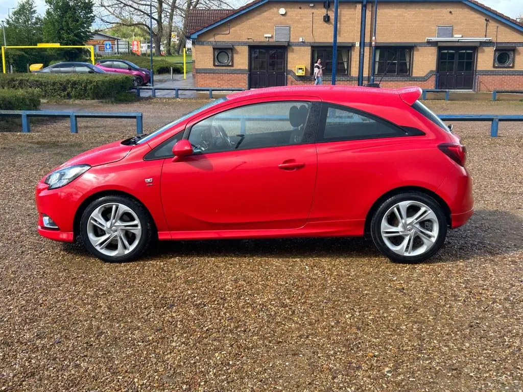 LR16 URN Vauxhall Corsa