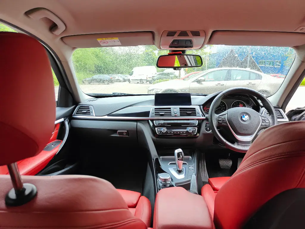 PK16 WVE BMW 320i Sports Auto